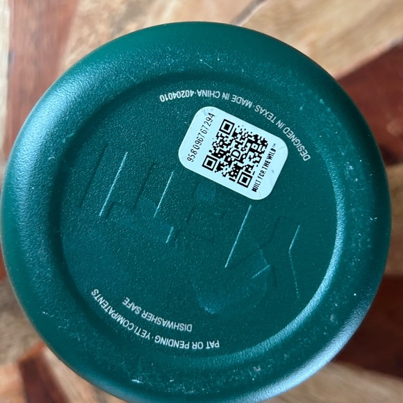 NWT YETI Yonder 25 oz. Water bottle and New Condition YETI Can Coozie.Great Gift - Picture 10 of 10